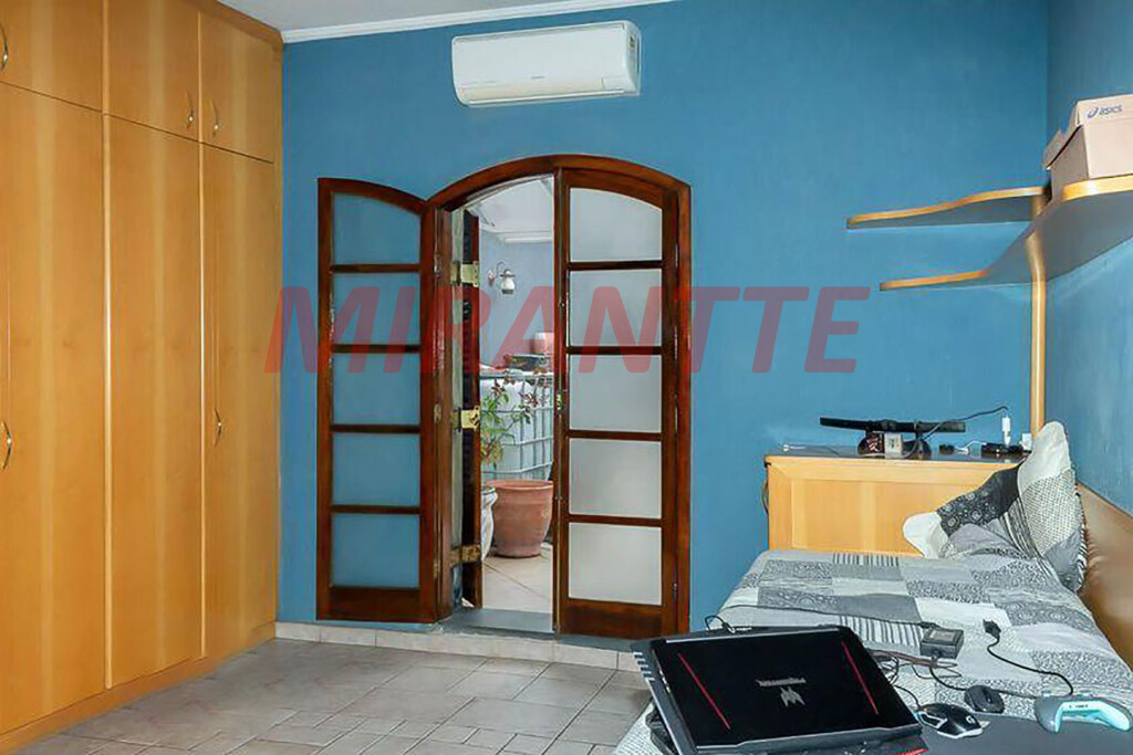 Sobrado de 230m² com 3 quartos em Imirim