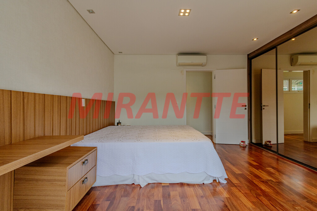 Cond. fechado de 740m² com 5 quartos em Tanque