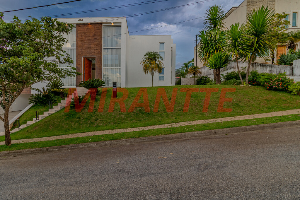 Cond. fechado de 740m² com 5 quartos em Tanque