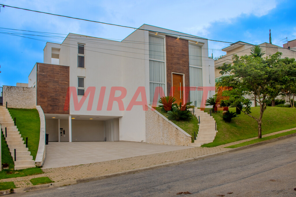 Cond. fechado de 740m² com 5 quartos em Tanque