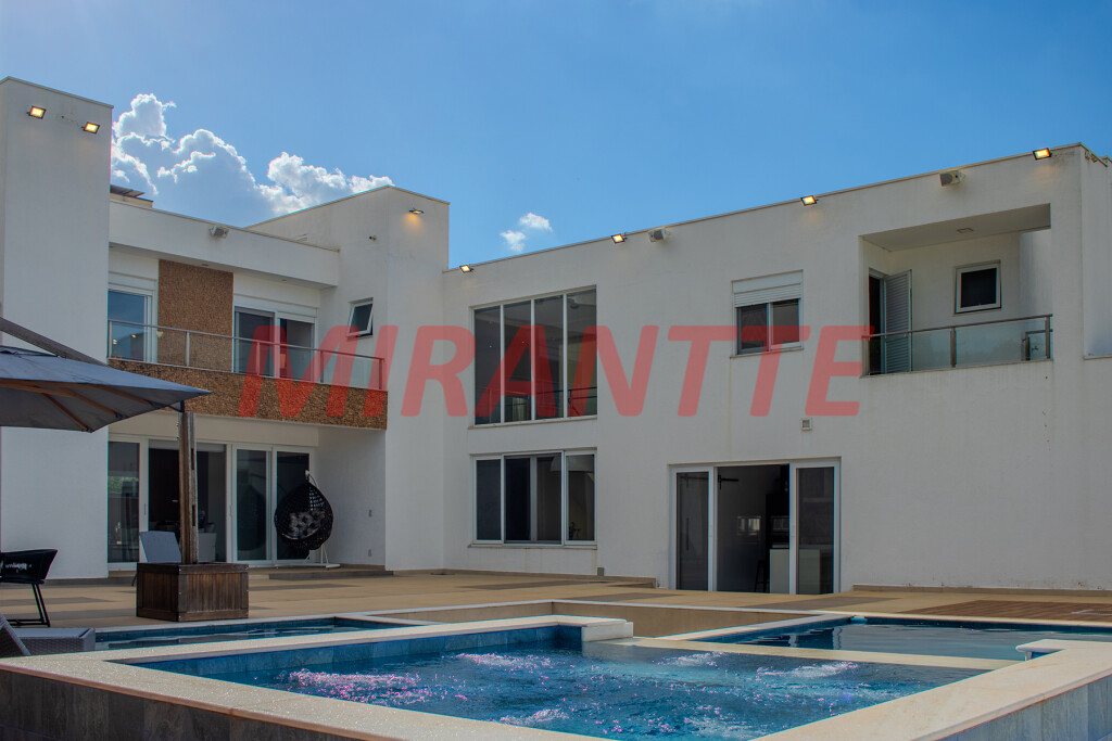 Cond. fechado de 740m² com 5 quartos em Tanque