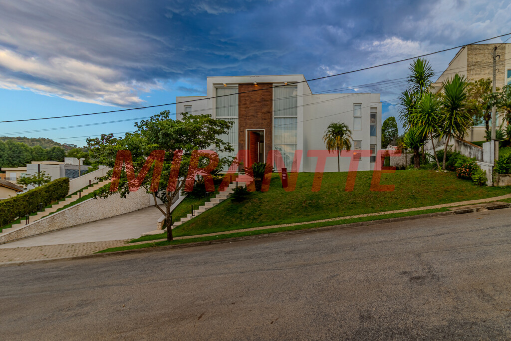 Cond. fechado de 740m² com 5 quartos em Tanque