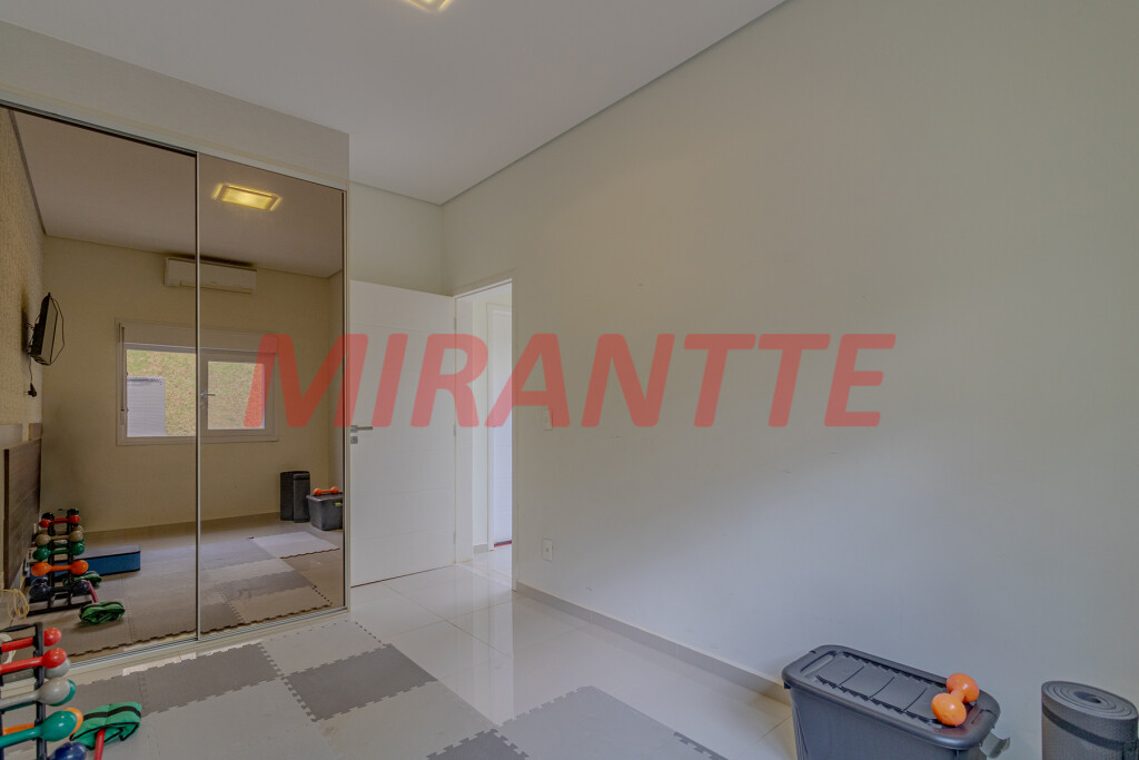 Cond. fechado de 740m² com 5 quartos em Tanque