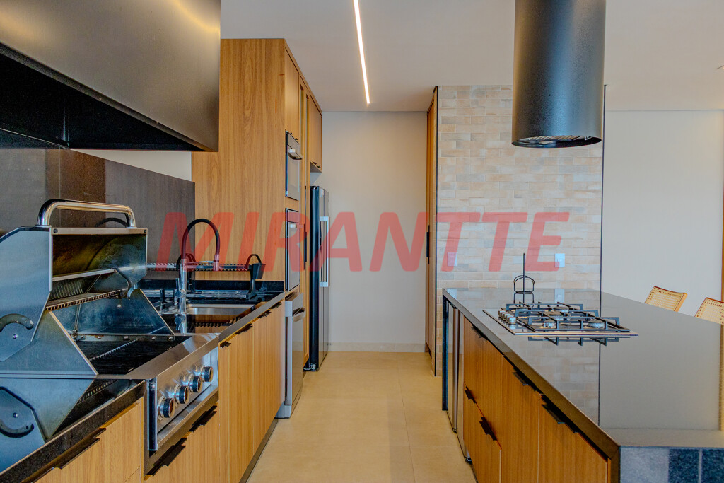 Cond. fechado de 740m² com 5 quartos em Tanque