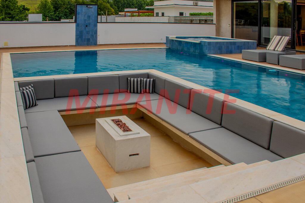 Cond. fechado de 740m² com 5 quartos em Tanque