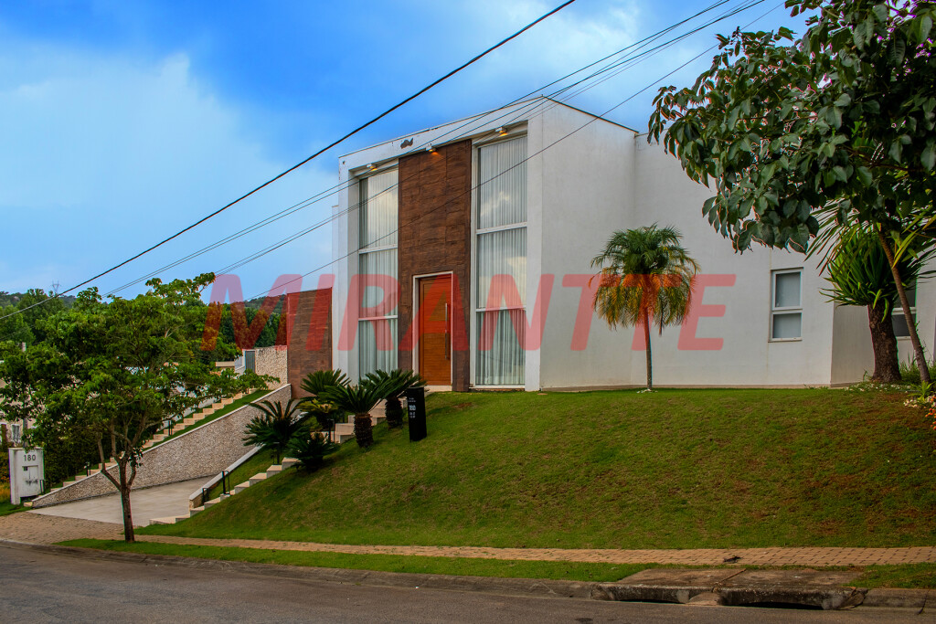 Cond. fechado de 740m² com 5 quartos em Tanque