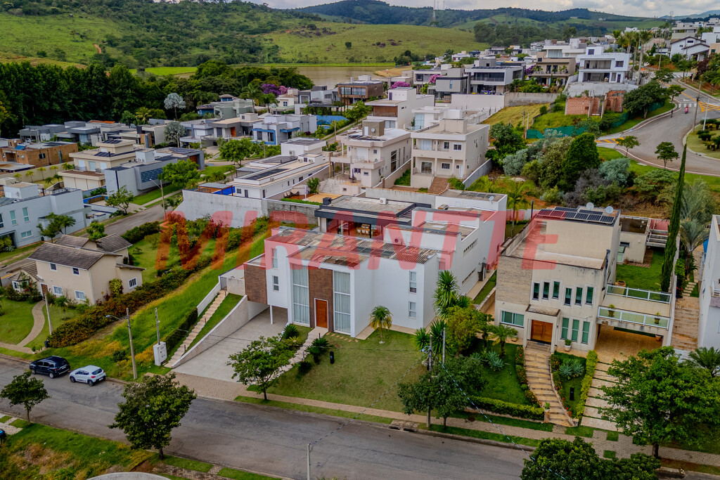Cond. fechado de 740m² com 5 quartos em Tanque