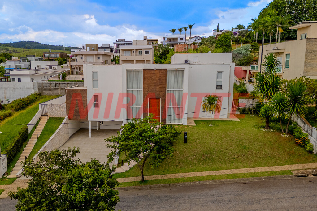 Cond. fechado de 740m² com 5 quartos em Tanque