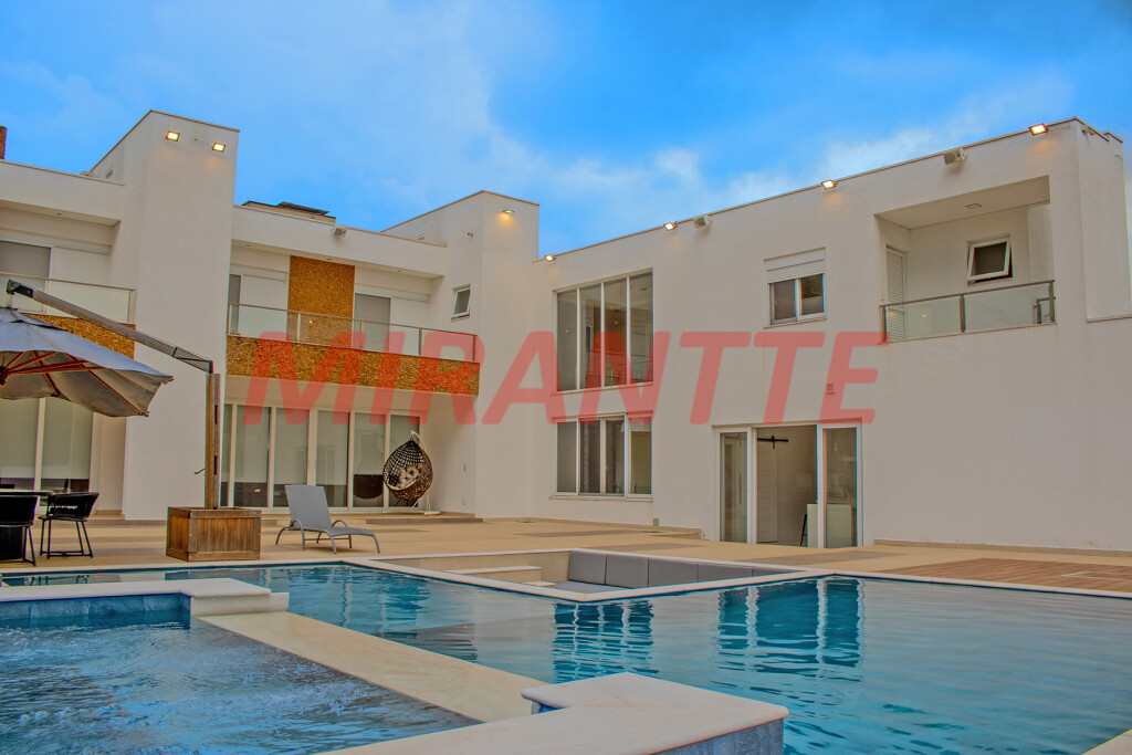 Cond. fechado de 740m² com 5 quartos em Tanque