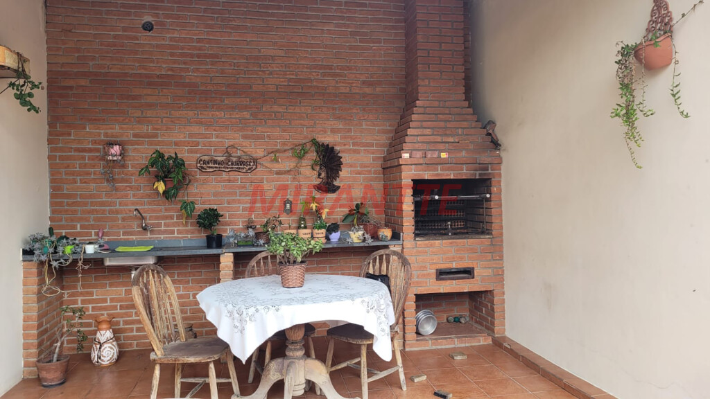 Sobrado de 371m² com 6 quartos em Pari