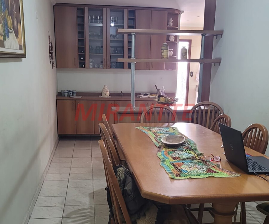 Sobrado de 371m² com 6 quartos em Pari
