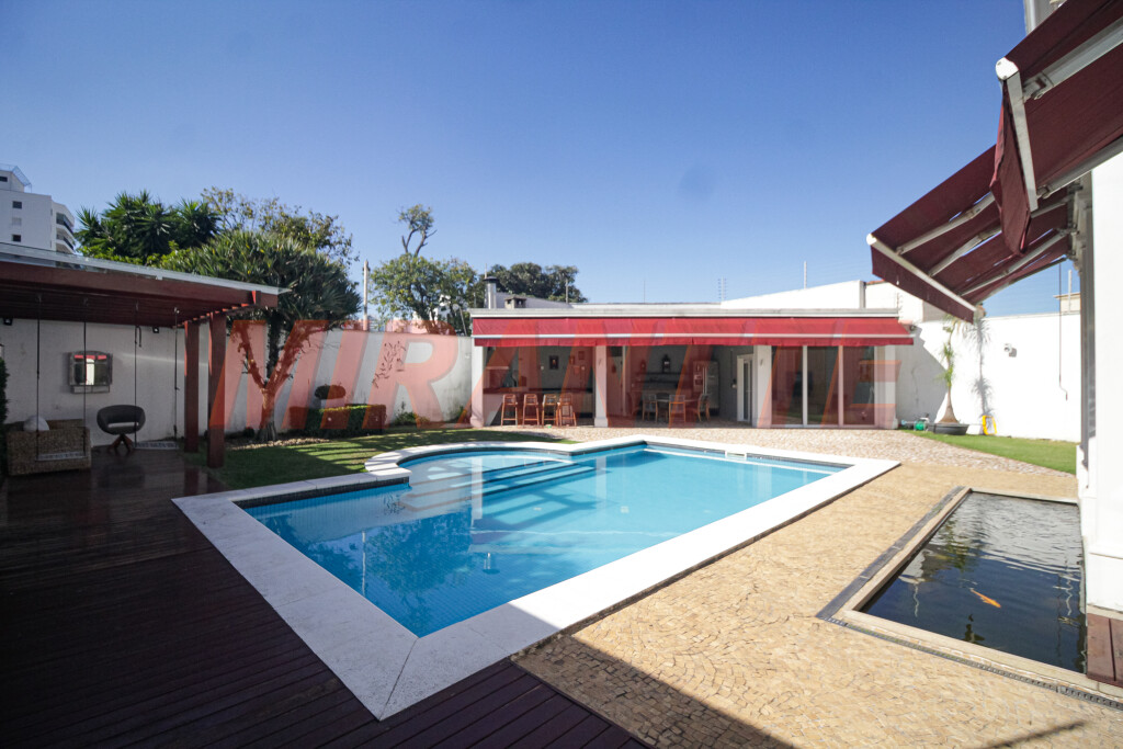 Sobrado de 756m² com 4 quartos em Jardim São Bento