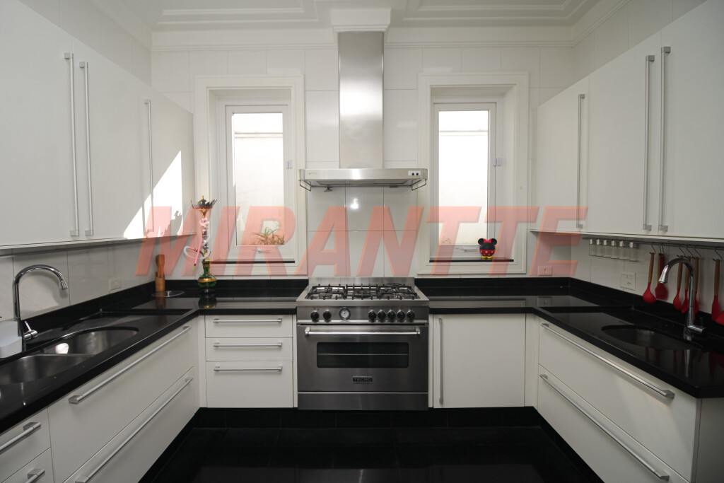 Sobrado de 756m² com 4 quartos em Jardim São Bento