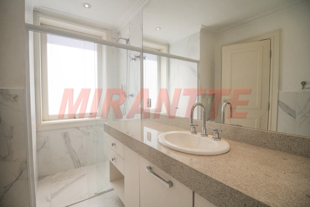 Sobrado de 756m² com 4 quartos em Jardim São Bento