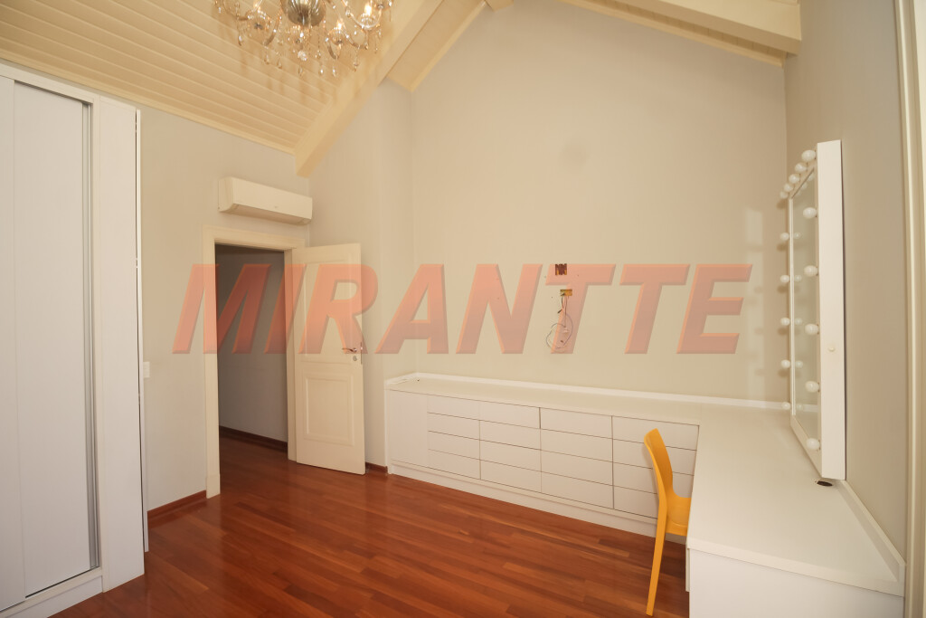 Sobrado de 756m² com 4 quartos em Jardim São Bento
