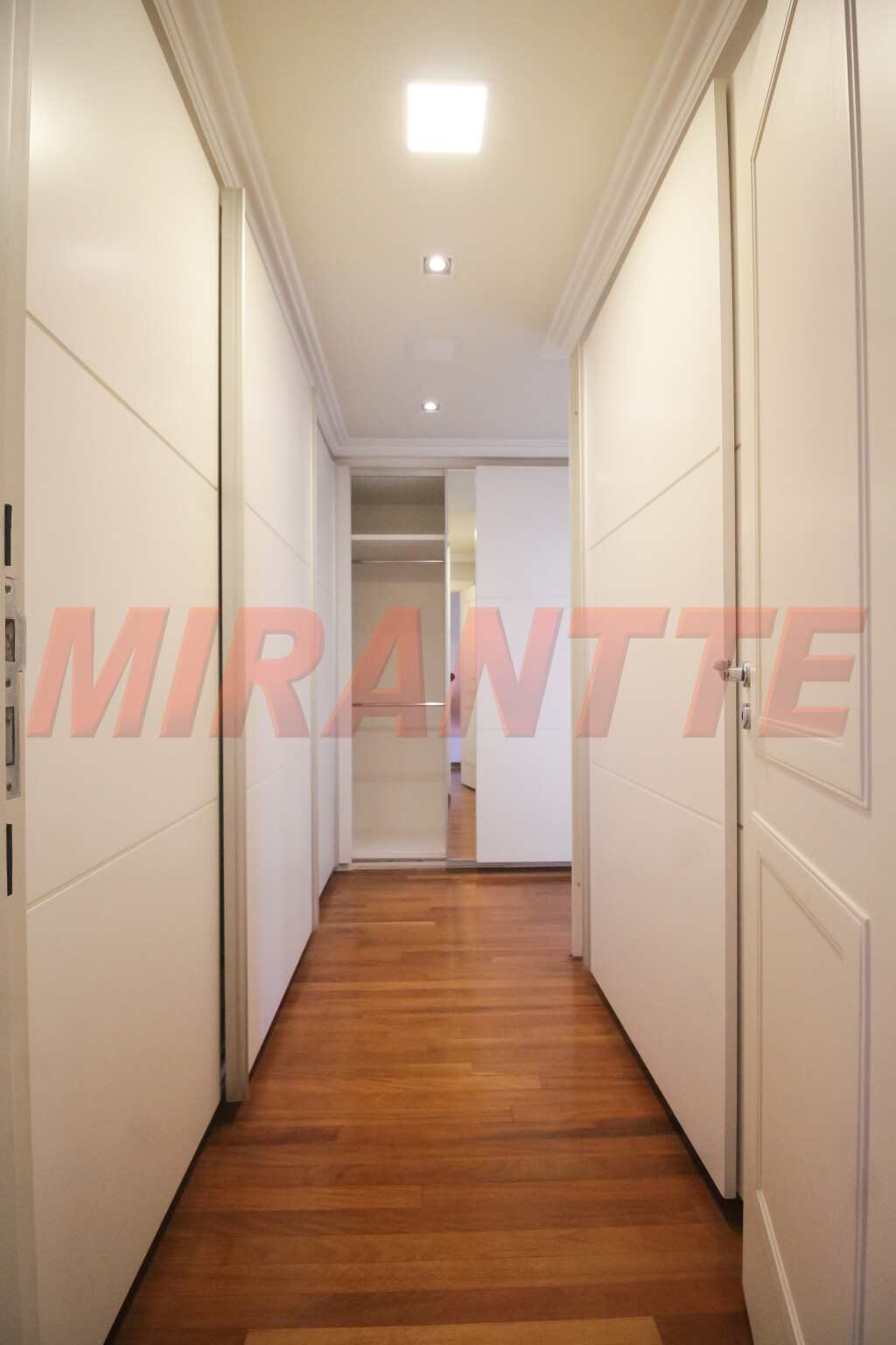 Sobrado de 756m² com 4 quartos em Jardim São Bento
