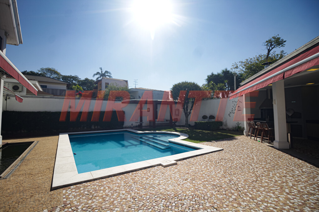 Sobrado de 756m² com 4 quartos em Jardim São Bento