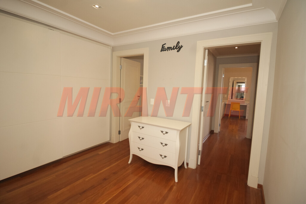 Sobrado de 756m² com 4 quartos em Jardim São Bento
