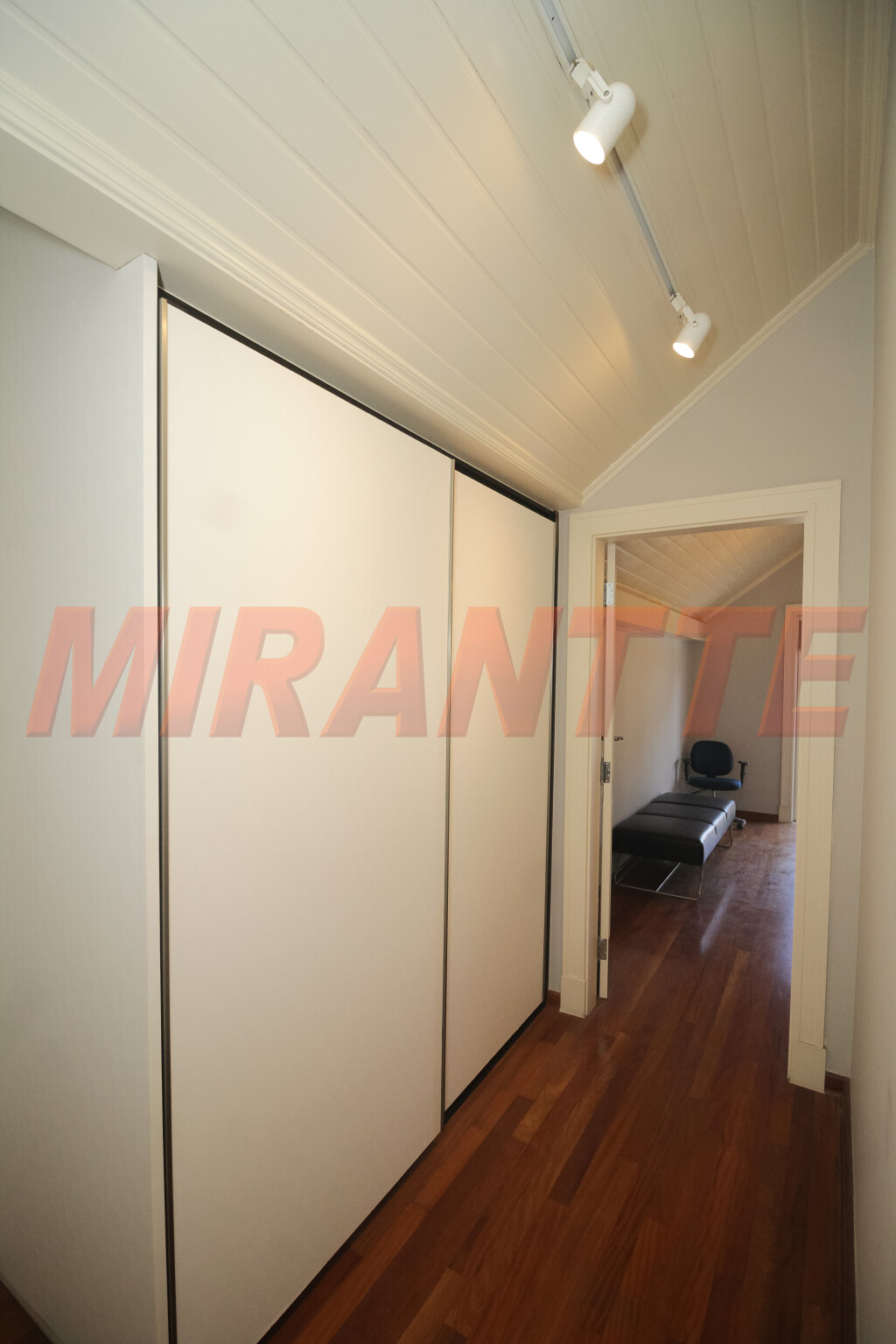 Sobrado de 756m² com 4 quartos em Jardim São Bento
