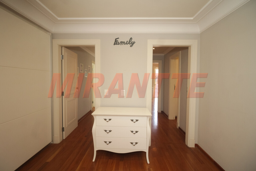 Sobrado de 756m² com 4 quartos em Jardim São Bento