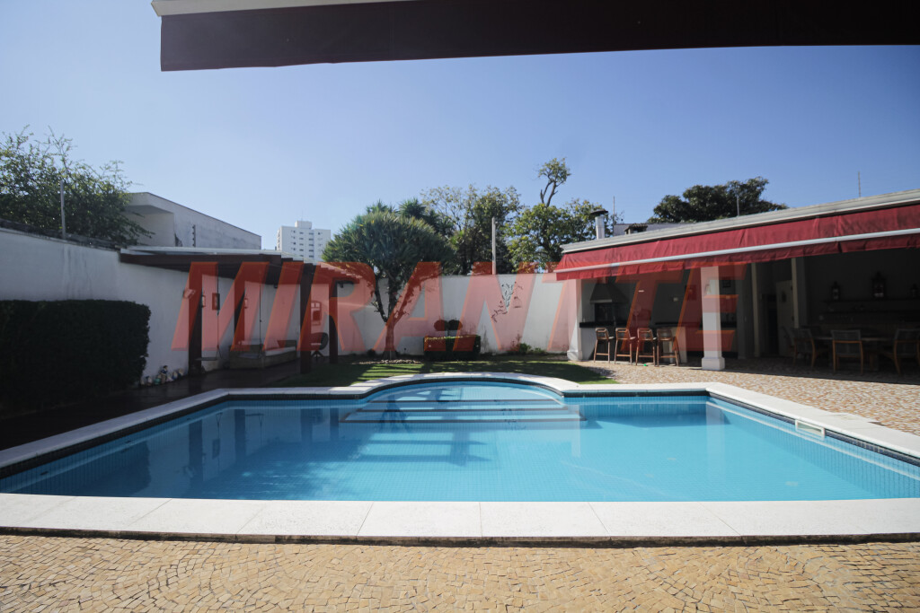 Sobrado de 756m² com 4 quartos em Jardim São Bento