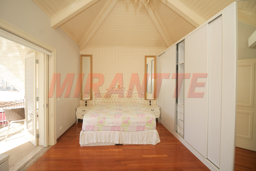 Sobrado de 756m² com 4 quartos em Jardim São Bento
