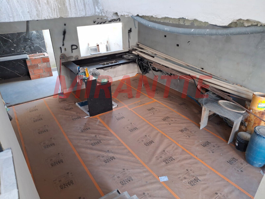 Sobrado de 130m² com 3 quartos em Santa Teresinha