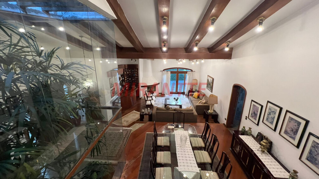 Sobrado de 361m² com 4 quartos em Jardim São Bento