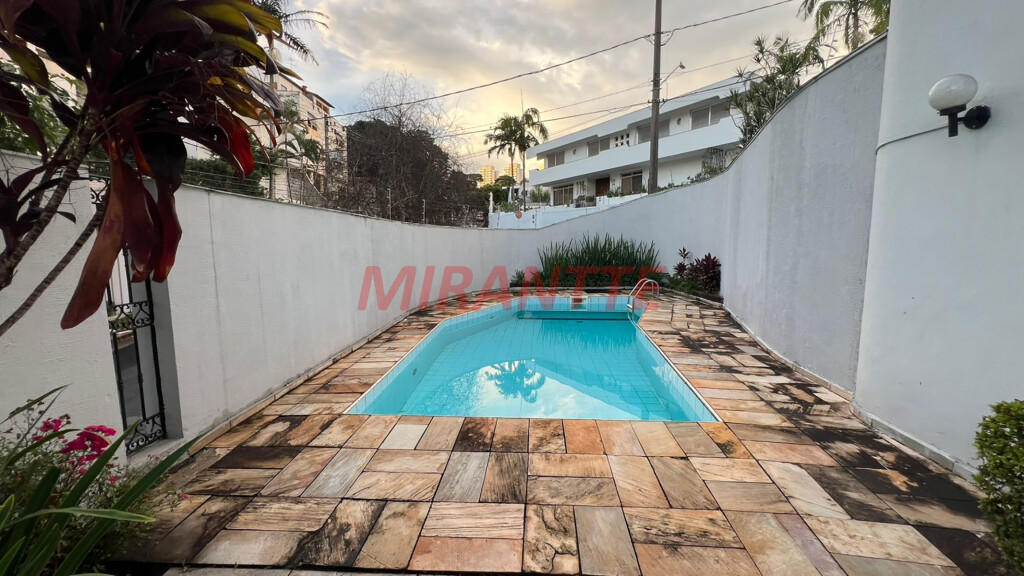 Sobrado de 361m² com 4 quartos em Jardim São Bento
