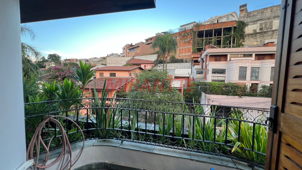 Sobrado de 361m² com 4 quartos em Jardim São Bento
