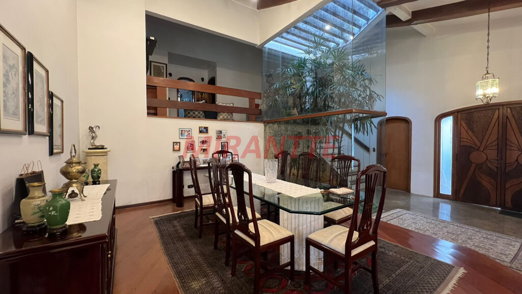 Sobrado de 361m² com 4 quartos em Jardim São Bento