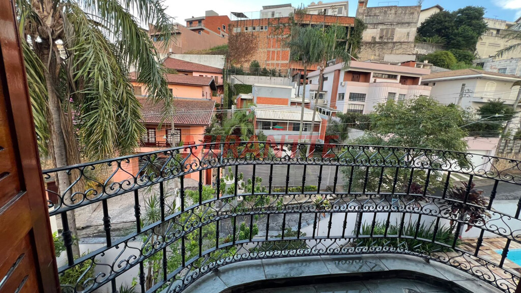 Sobrado de 361m² com 4 quartos em Jardim São Bento
