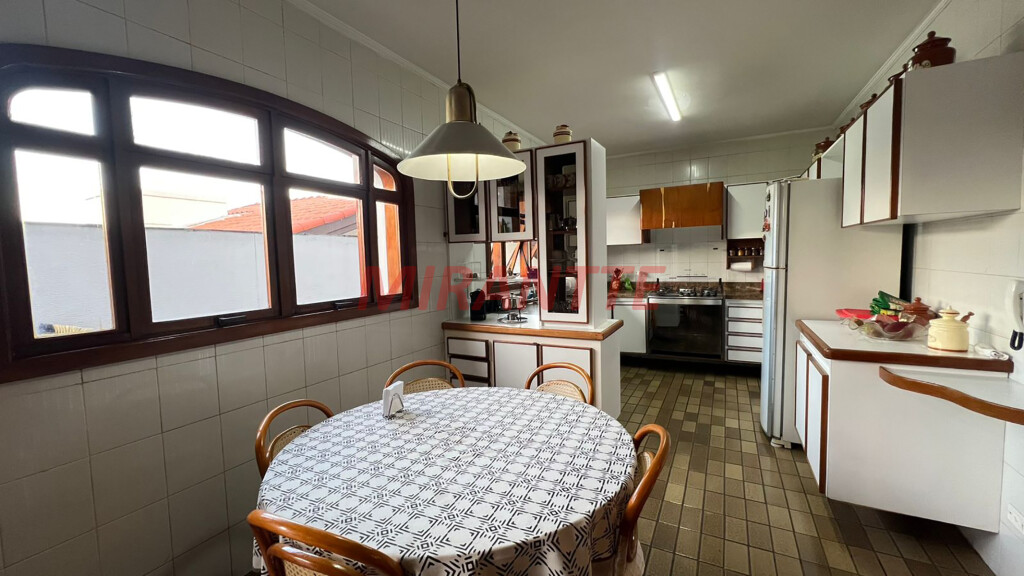 Sobrado de 361m² com 4 quartos em Jardim São Bento
