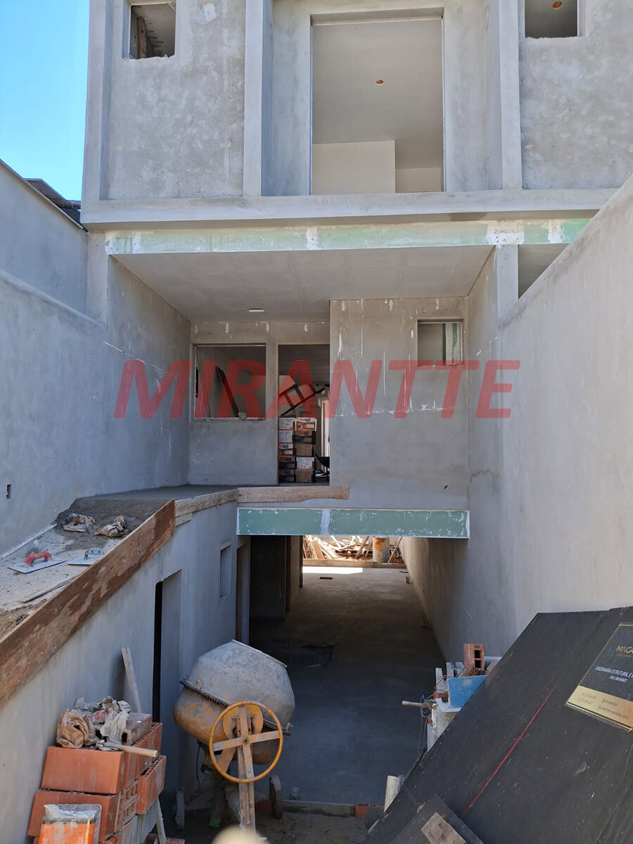 Sobrado de 168m² com 3 quartos em Santa Teresinha