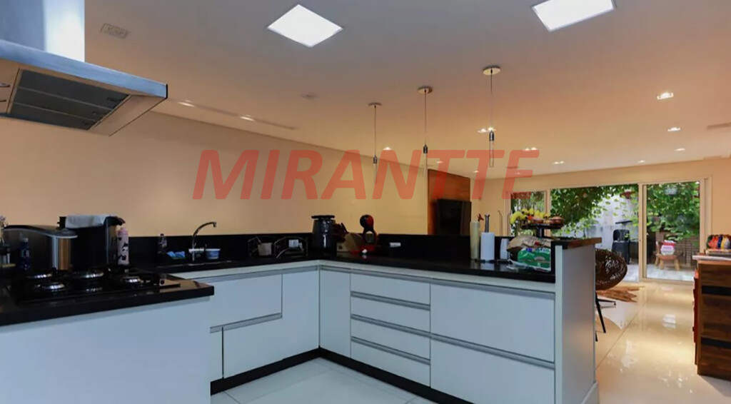 Sobrado de 450m² com 3 quartos em Santana
