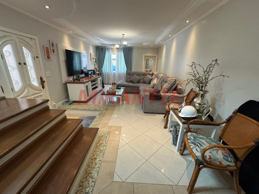 Sobrado de 200m² com 3 quartos em Vila Nova Mazzei