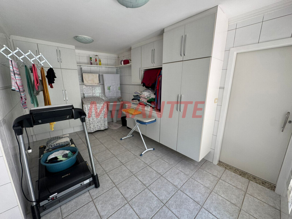 Sobrado de 200m² com 3 quartos em Vila Nova Mazzei