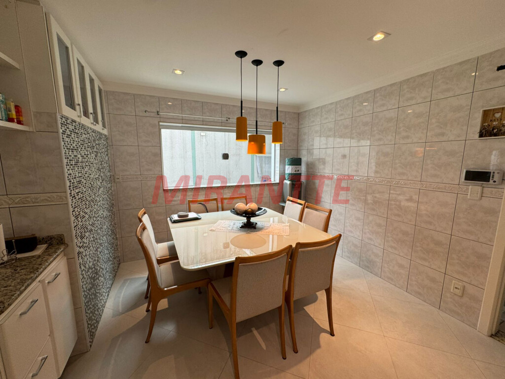 Sobrado de 200m² com 3 quartos em Vila Nova Mazzei