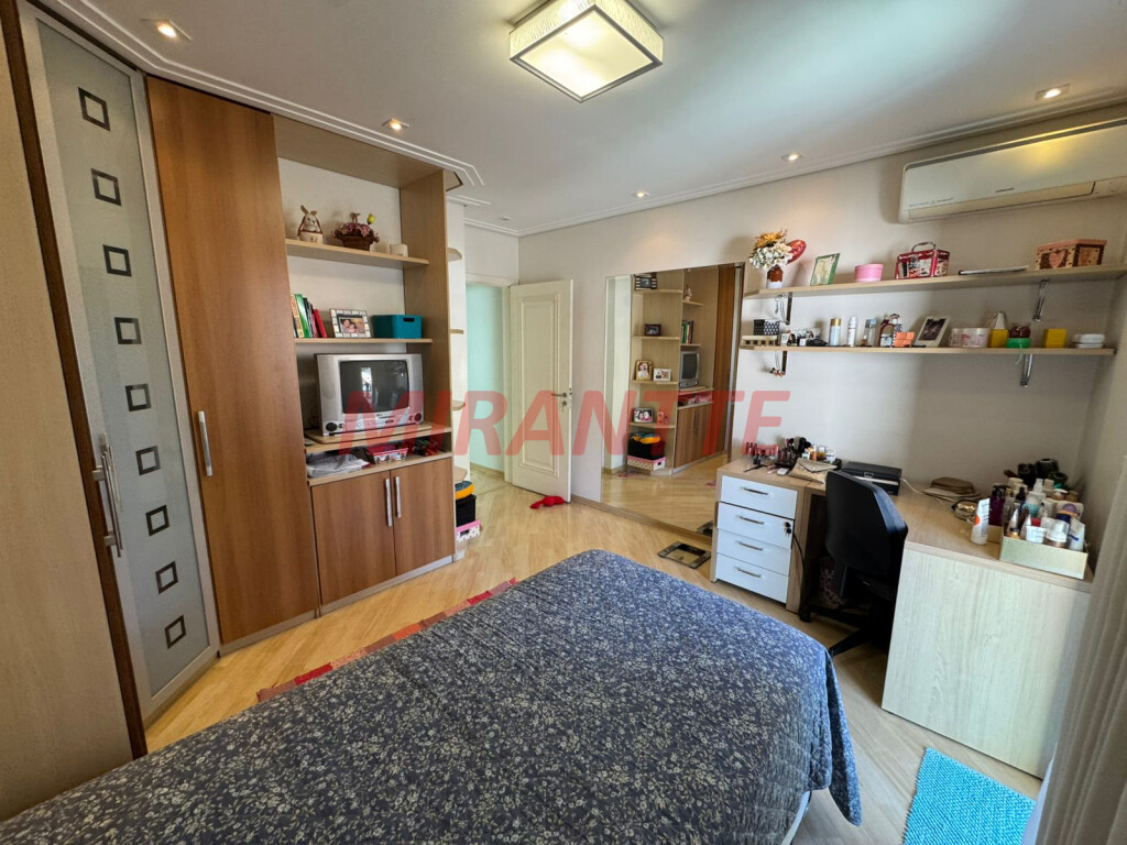 Sobrado de 200m² com 3 quartos em Vila Nova Mazzei