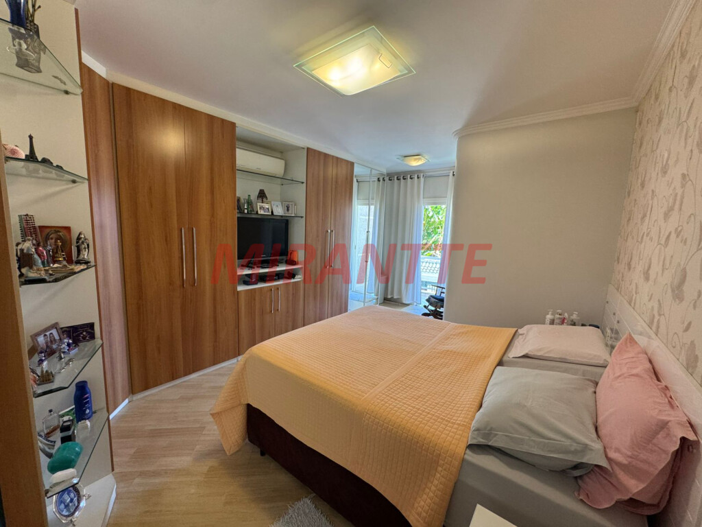 Sobrado de 200m² com 3 quartos em Vila Nova Mazzei