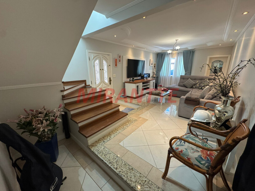 Sobrado de 200m² com 3 quartos em Vila Nova Mazzei