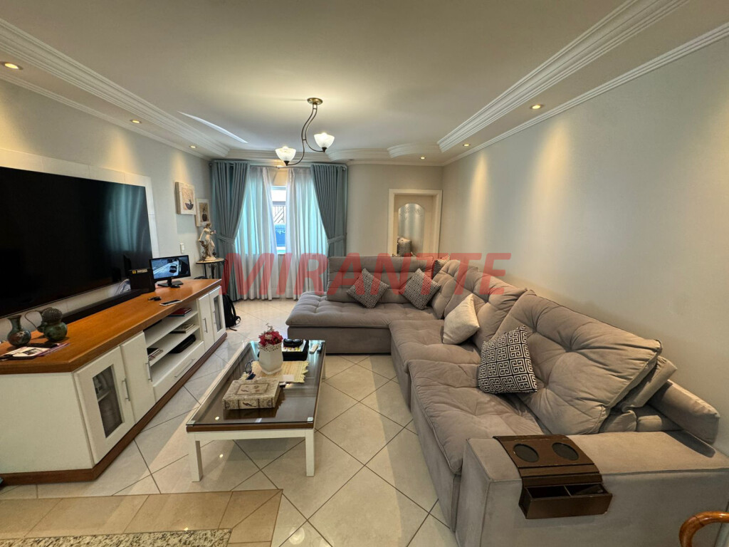 Sobrado de 200m² com 3 quartos em Vila Nova Mazzei