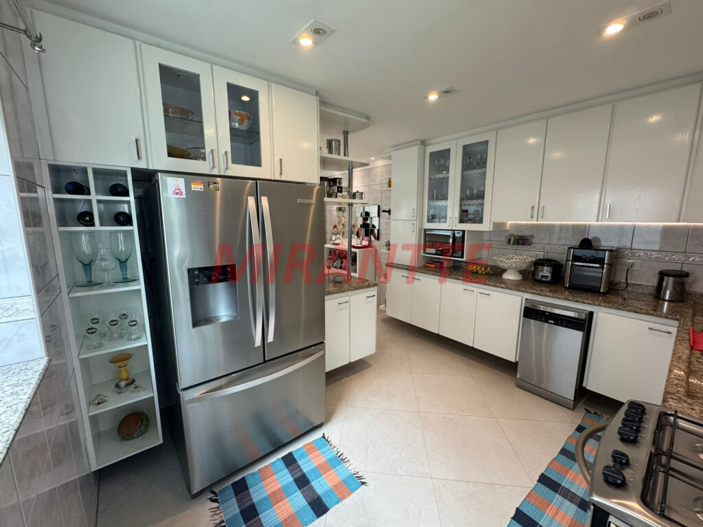 Sobrado de 200m² com 3 quartos em Vila Nova Mazzei