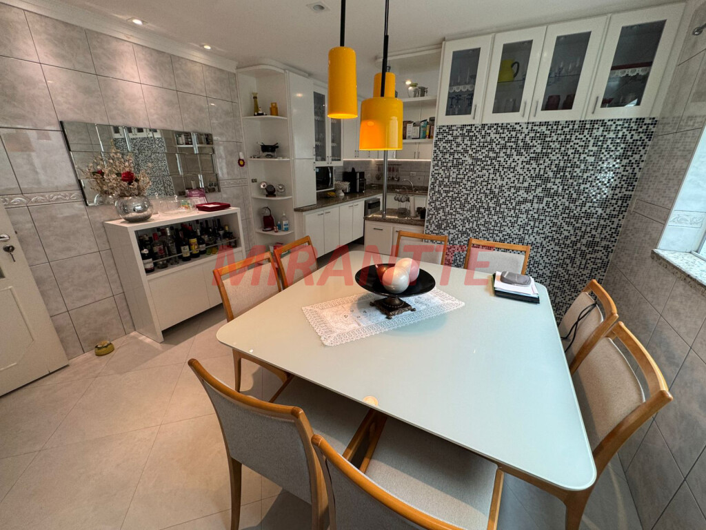 Sobrado de 200m² com 3 quartos em Vila Nova Mazzei