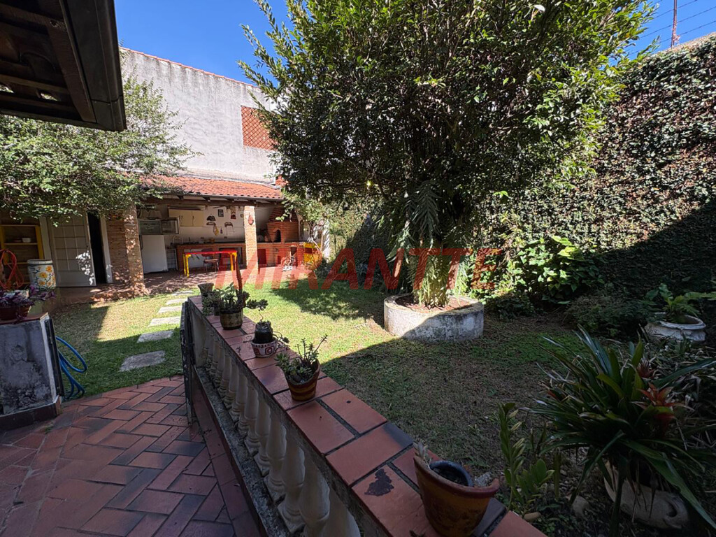 Sobrado de 288m² com 4 quartos em Vila Ede