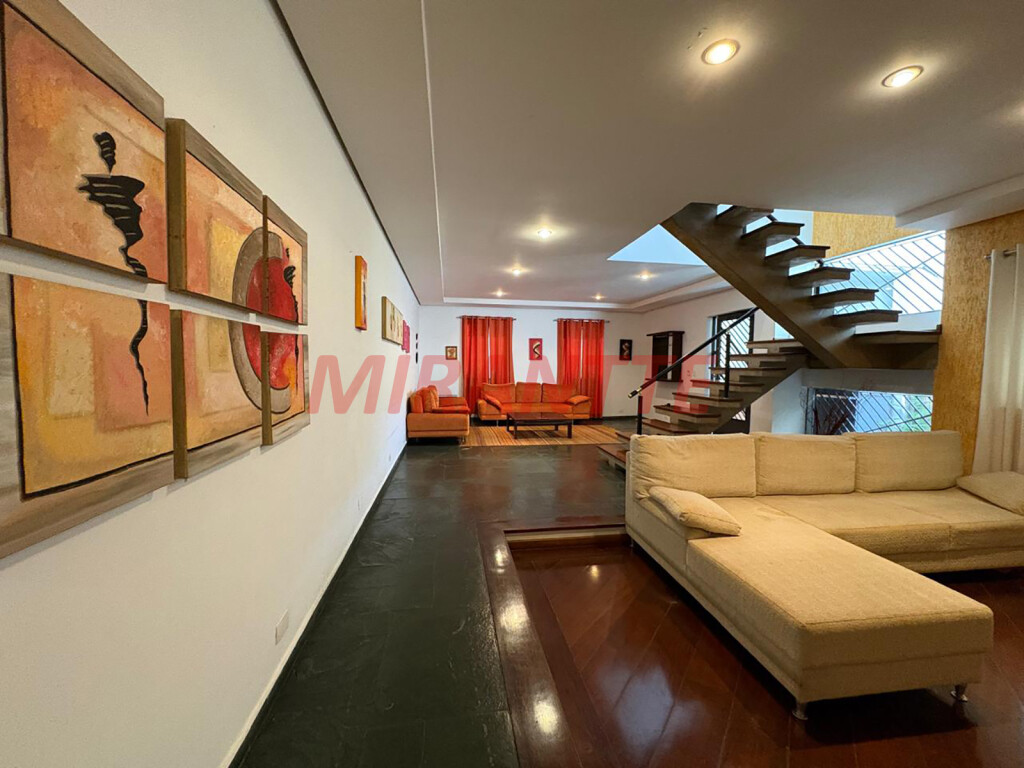 Sobrado de 288m² com 4 quartos em Vila Ede