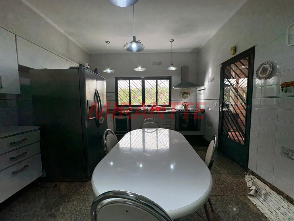 Sobrado de 288m² com 4 quartos em Vila Ede