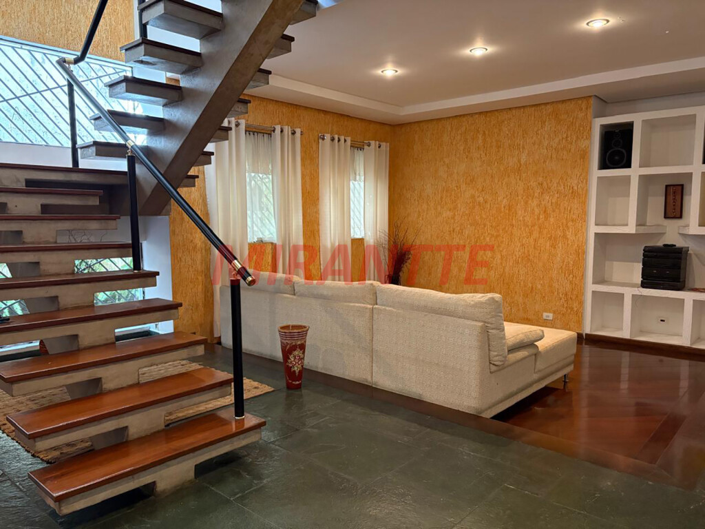 Sobrado de 288m² com 4 quartos em Vila Ede