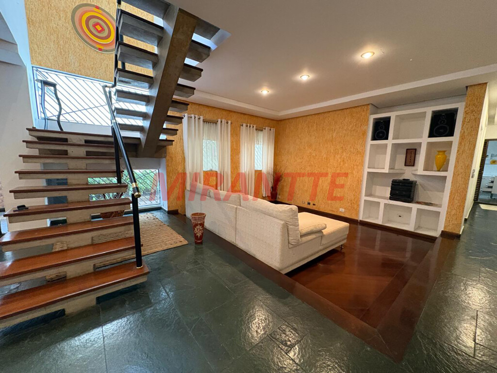 Sobrado de 288m² com 4 quartos em Vila Ede