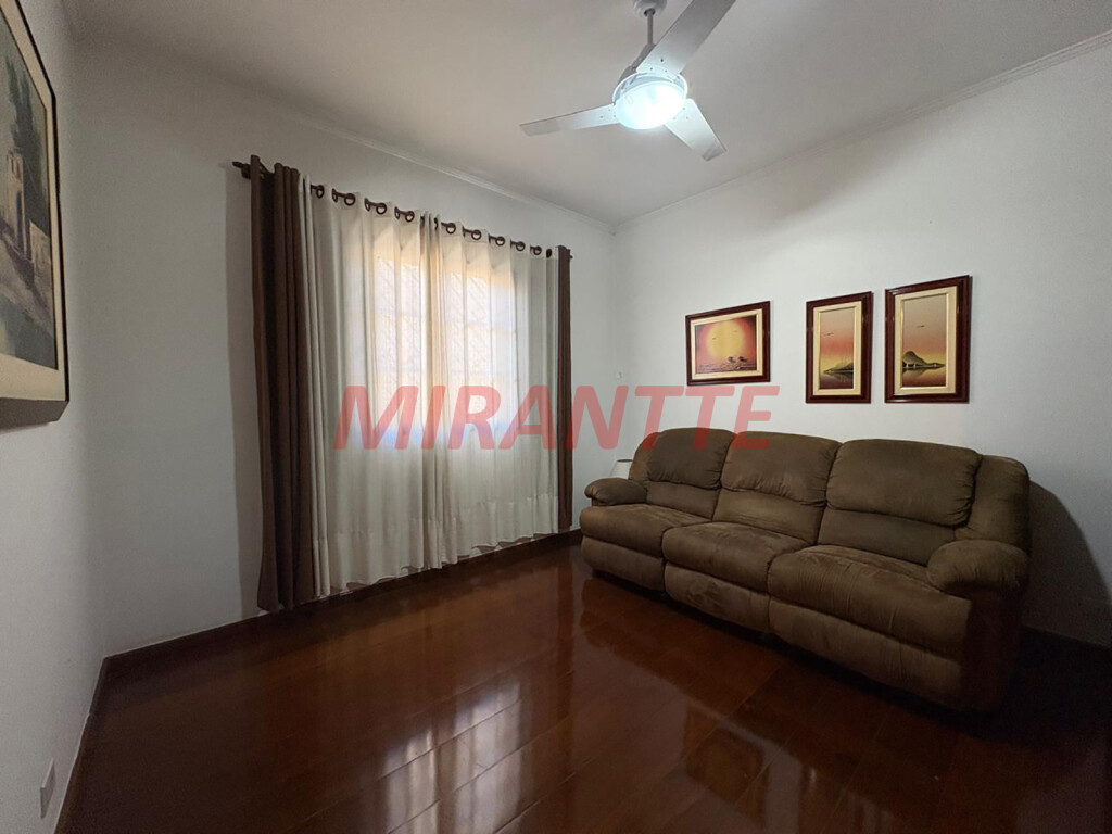 Sobrado de 288m² com 4 quartos em Vila Ede